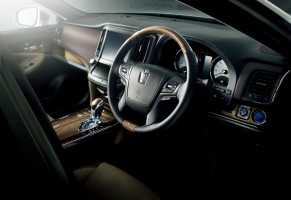 特別仕様車 マジェスタ“Fバージョン・J-FRONTIER”（内装色 ： スモーキーブラウン）