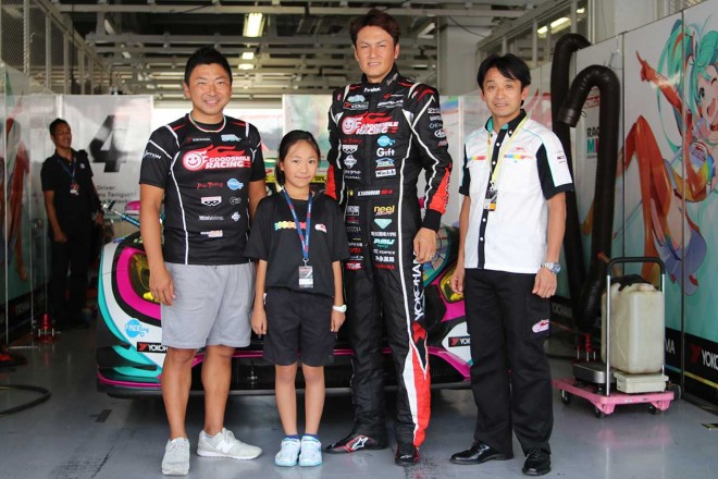 松本唯依さんはスーパーGT300クラスのGOODSMILE RACING with Team UKYOのチームマネージャーに挑戦