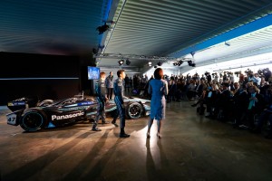 ラウンチはジャガーのヘリテッジ・コレクション・センターで開催された