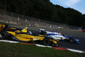 岡山レース2ではファイナルラップでスタート練習をピットロード出口で行ったこともあり17位フィニッシュ。