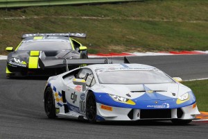 根本悠生／ニコラス・コスタ組106号車ランボルギーニ・ウラカン