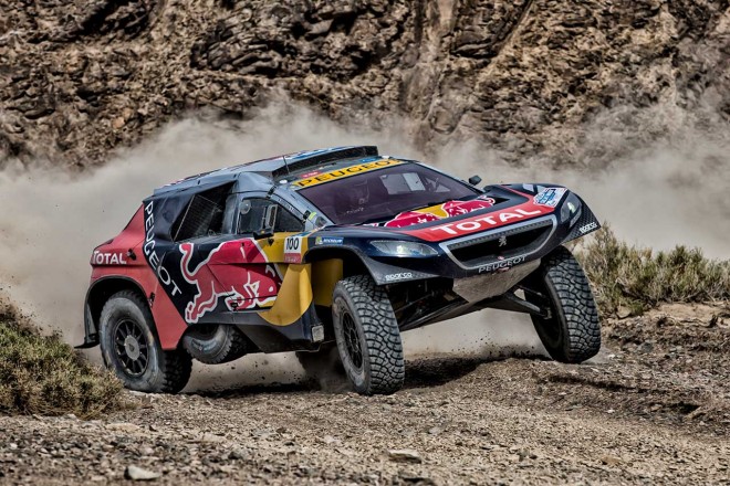 ステファン・ペテランセルがドライブし、2016年のダカールラリーを制したプジョー2008DKR16