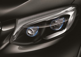 ブルーアクセントの入るLEDヘッドライト