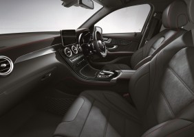 EモードからS+モードまで備える「AMGダイナミックセレクト」も装備