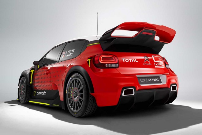 テスト中のC3 WRCとは形状の異なるリヤウイングが装着されている