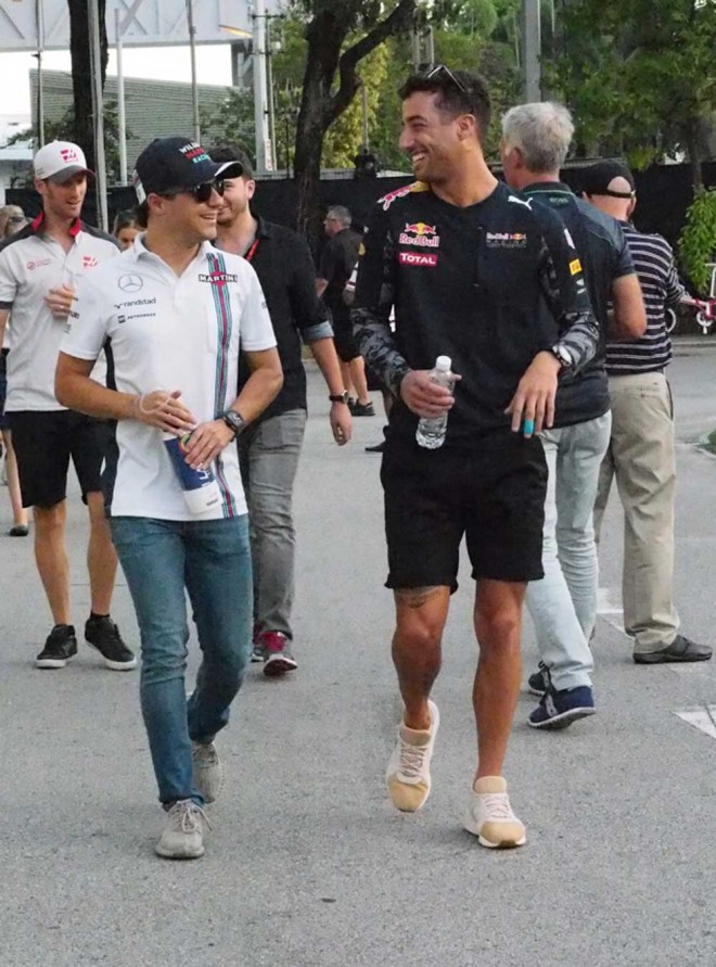 ホンダ八郷社長がアロンソを激励＠シンガポールGP現地情報