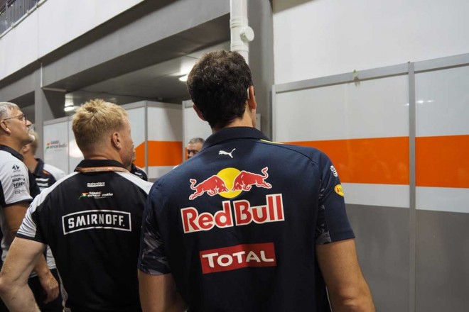 ホンダ八郷社長がアロンソを激励＠シンガポールGP現地情報