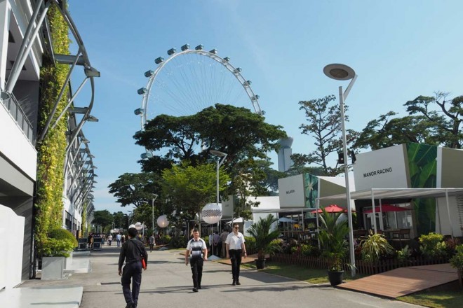 ホンダ八郷社長がアロンソを激励＠シンガポールGP現地情報