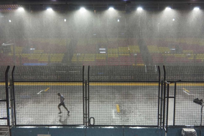 ホンダ八郷社長がアロンソを激励＠シンガポールGP現地情報
