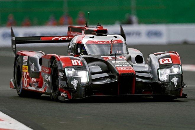 F1マシンからの流れを継ぐハイノーズが特徴的。