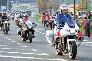 2015年のグランプリロードR123パレードの様子