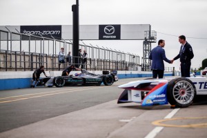 シリーズ創設時に掲げた「非接触充電」や「ロボレース」などの構想実現など課題も残る