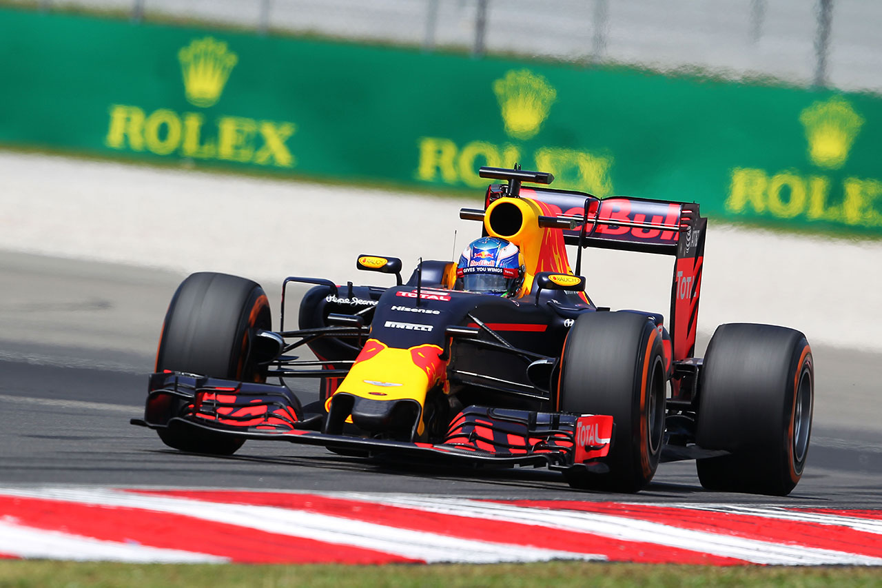 「フェルスタッペンにより成長」と語るリカルド