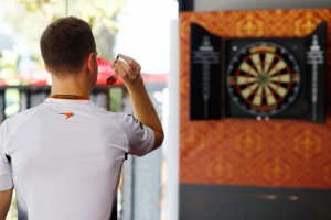 ドライバーもダーツで決めちゃう？