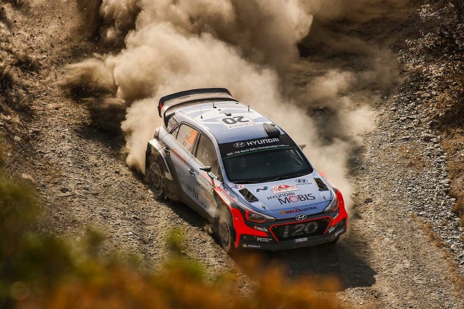 ティエリー・ヌービルが操るヒュンダイi20 WRC
