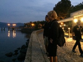 ブラッチャーノ湖畔をジェイデンと散策。相手が彼女だったら…