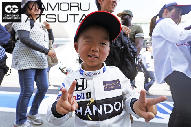 Shots!──木曜から大勢のファン。小松さんの横断幕も:熱田カメラマンブログ@日本GP1回目