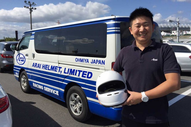 Shots!──木曜から大勢のファン。小松さんの横断幕も:熱田カメラマンブログ@日本GP1回目
