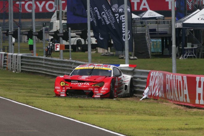 フリー走行後、サーキットサファリでクラッシュしたArto MC 86