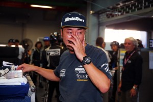 GT500参戦6年目で初優勝を飾った坂東正敬監督。チェッカー後に涙を見せた。