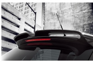 リヤウイングは限定車専用のデザインとなる