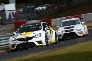 VLNに参戦するオペル・アストラTCRとセアト・レオンTCR