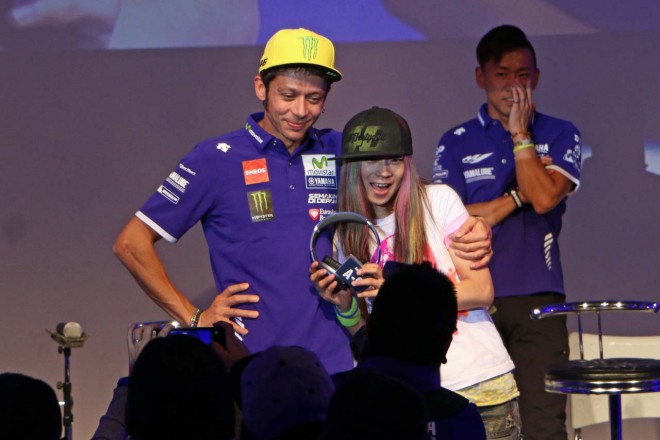 抽選会「ラッキードロー」の様子