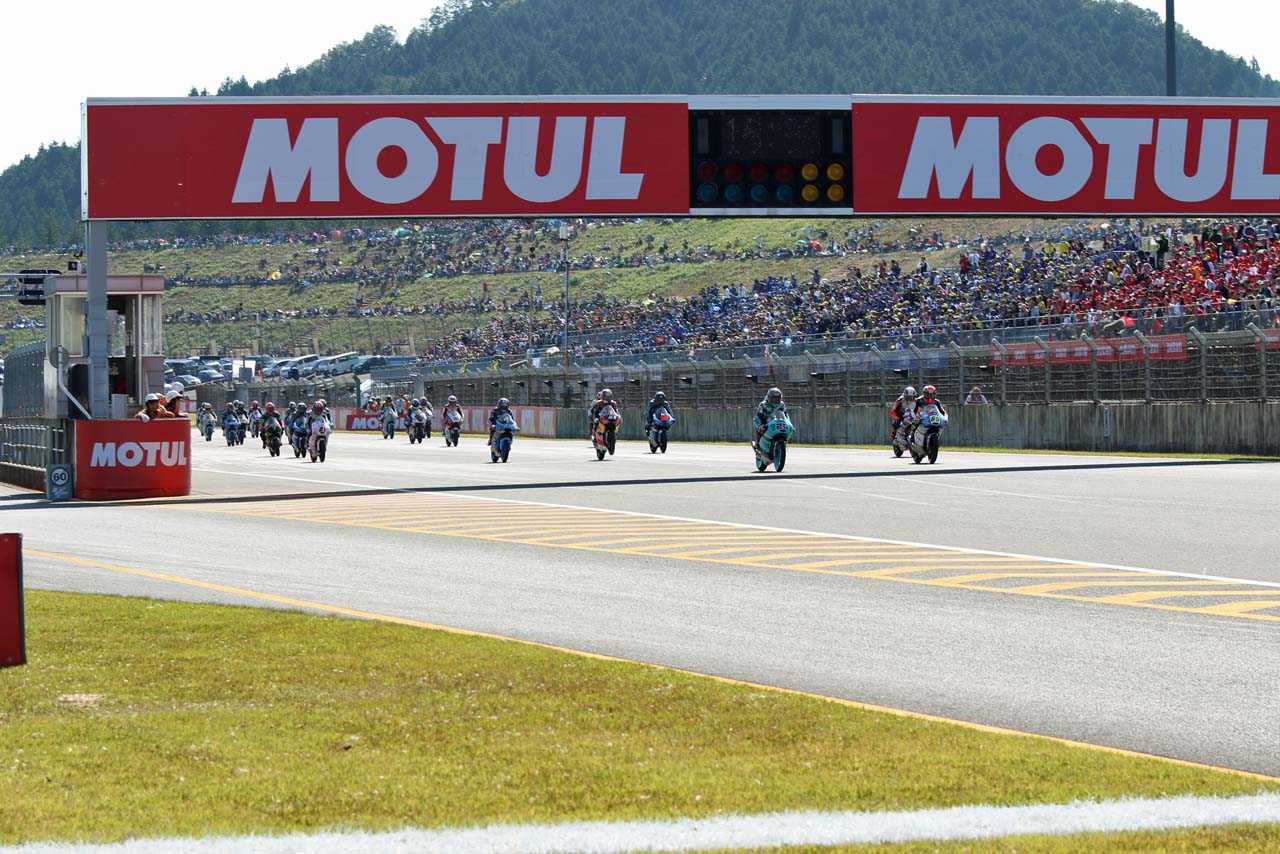 Moto3クラス決勝スタートシーン