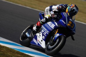 15番グリッドから着実にポジションを上げ11位、ポイントを獲得した中須賀克行&YZR-M1(#21)