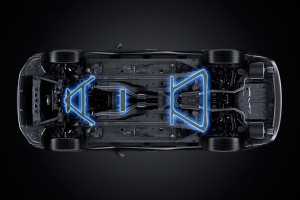 メンバーブレース:ボデーフロア全体を補強することで、サスペンションがより効果的に路面からの入力を受け止めしなやかな乗り心地と安定性寄与する。