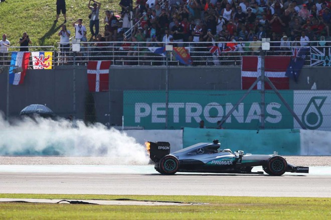 マレーシアGP決勝で出火したハミルトンのパワーユニット