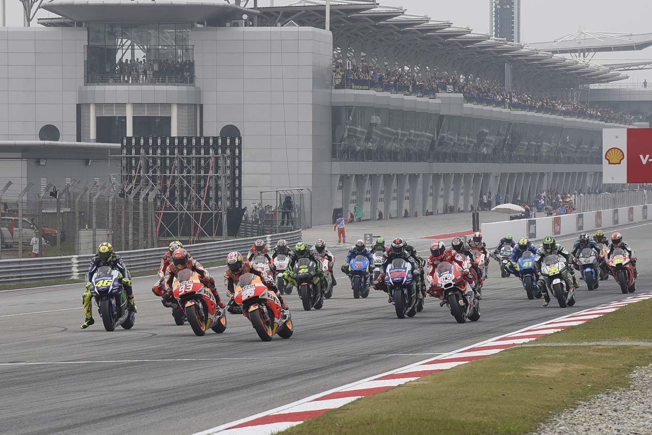 2015MotoGPマレーシアGPスタートシーン