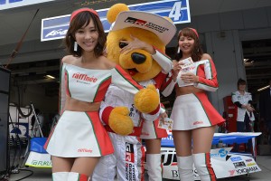 あいかわらずモテモテのトヨタくま吉。