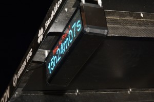 NAKAJIMA RACINGのサインガードに登場したLEDパネル。撮影は予選日夕方だが、レース1までの残り時間が表示されている。
