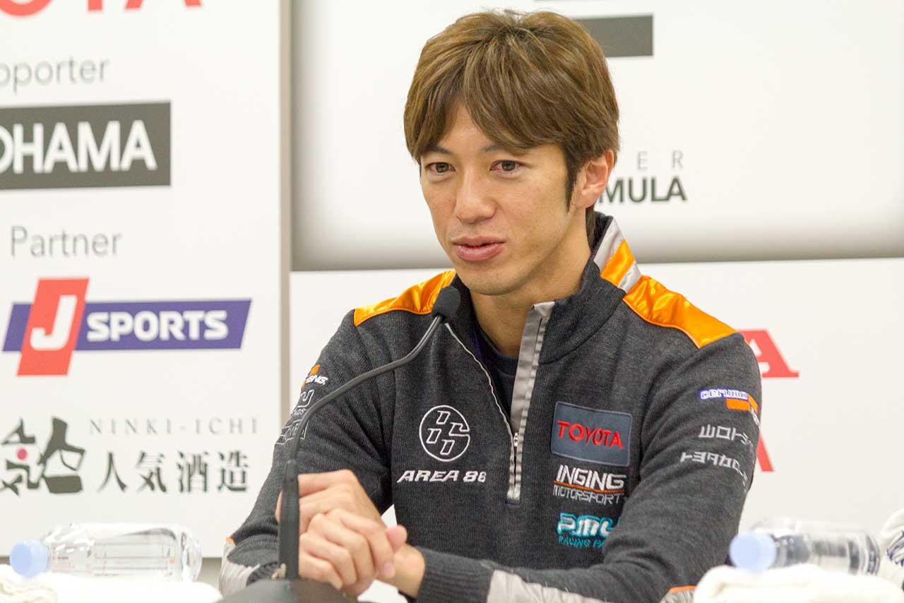 年間チームタイトルを獲得したP.MU／CERUMO・INGINGの立川祐路監督