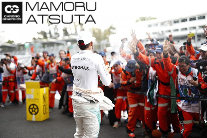 Shots!──ビール片手に盛り上がる満員のスタジアム＠メキシコGP3回目