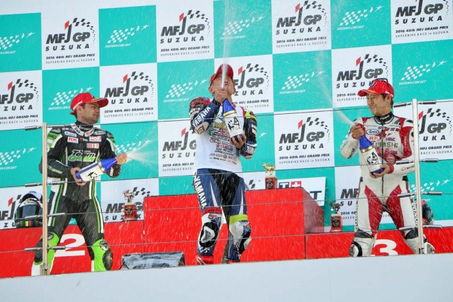 JSB1000レース2表彰台