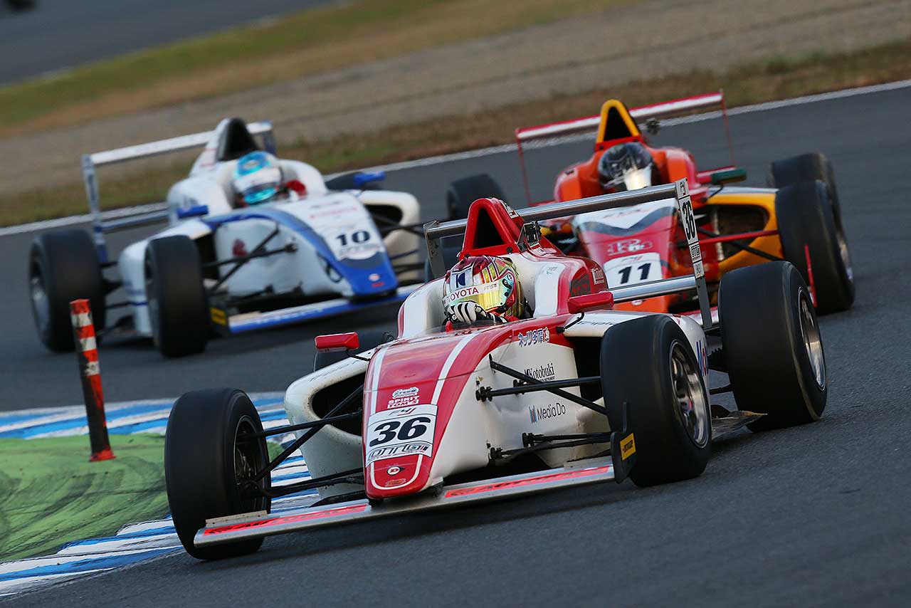 2016年のFIA-F4選手権チャンピオンを獲得した宮田莉朋（FTRSスカラシップF4）