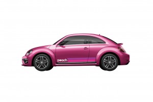同時に国内のLCC大手「ピーチアビエーション」とコラボした「#PinkBeetle Peach Edition」も5台限定で登場