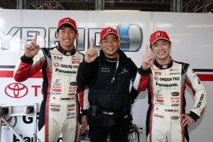 第8戦予選でポールポジションを獲得した中山雄一と嵯峨宏紀
