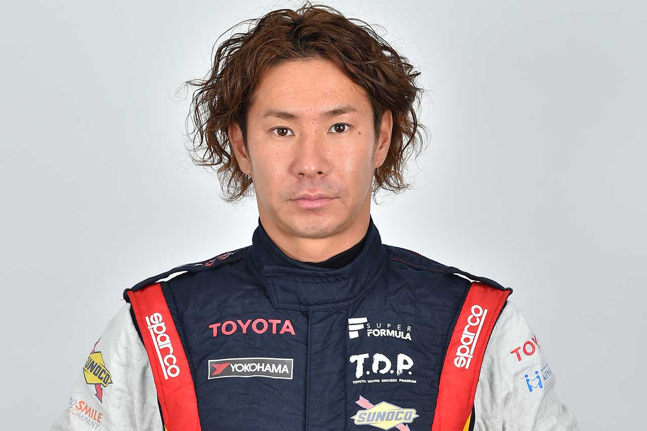 小林可夢偉　ドライバーズカード 小林可夢偉 2011ドライバーズカード・額装付A4判写真・キャップ