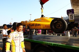 クラッシュした坪井翔(TEAM TOM'S)