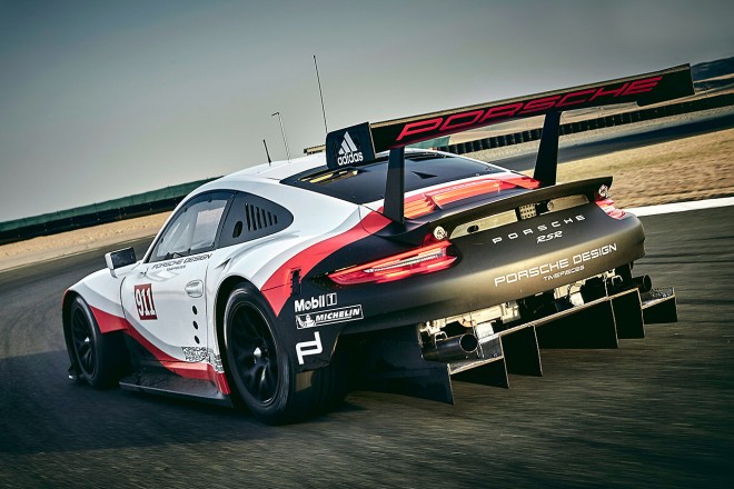 WEC／IMSA向けに投入される新ポルシェ911 RSR。17年規定に準拠し、大型のディフューザーを備える。