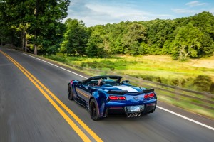 車重わずか10kg増の1610kgに収まるコンバーチブルも用意