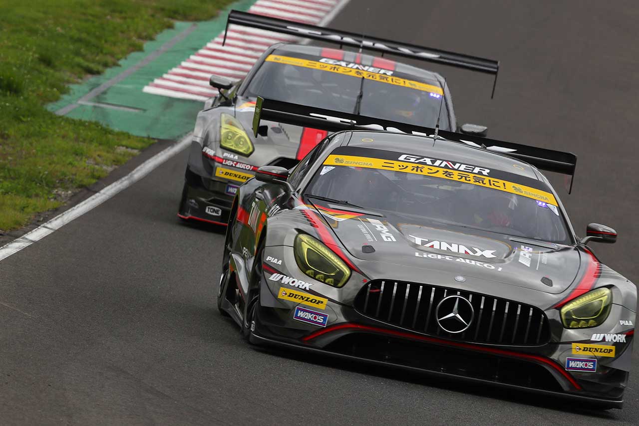 GAINER TANAX AMG GT3とGAINER TANAX GT-R