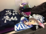 トランスポーターに万璃音が持ち込むお気に入りの着替えの数々（汗）。