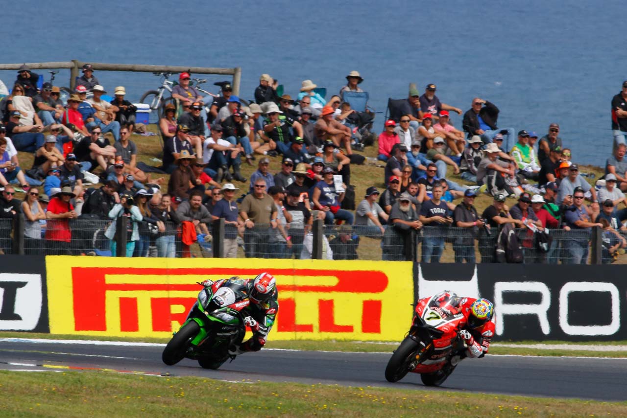 2015年開幕戦フィリップアイランド走行シーン