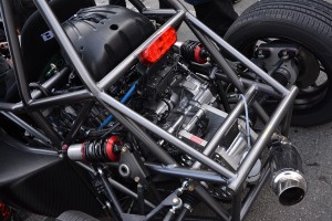 バイク用のエンジンを積むチーター。プロトタイプは650ccだが、今後850ccのエンジンとなるという。