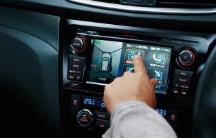 「インテリジェントパーキングアシスト」機能も備える「Nissan Connect ナビゲーションシステム」