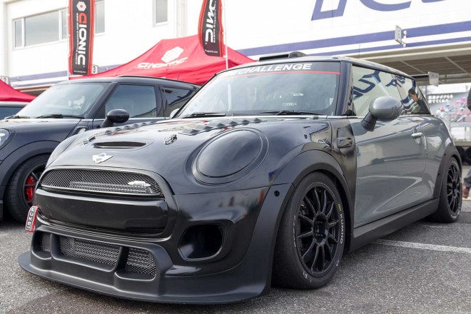 2018年に本格スタートを切る『MINI CHALLENGE』専用車両も登場